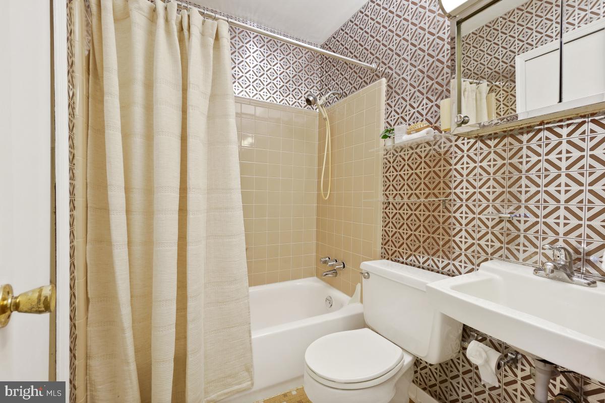 ROCKSHIRE TOWNHOMES - Residential