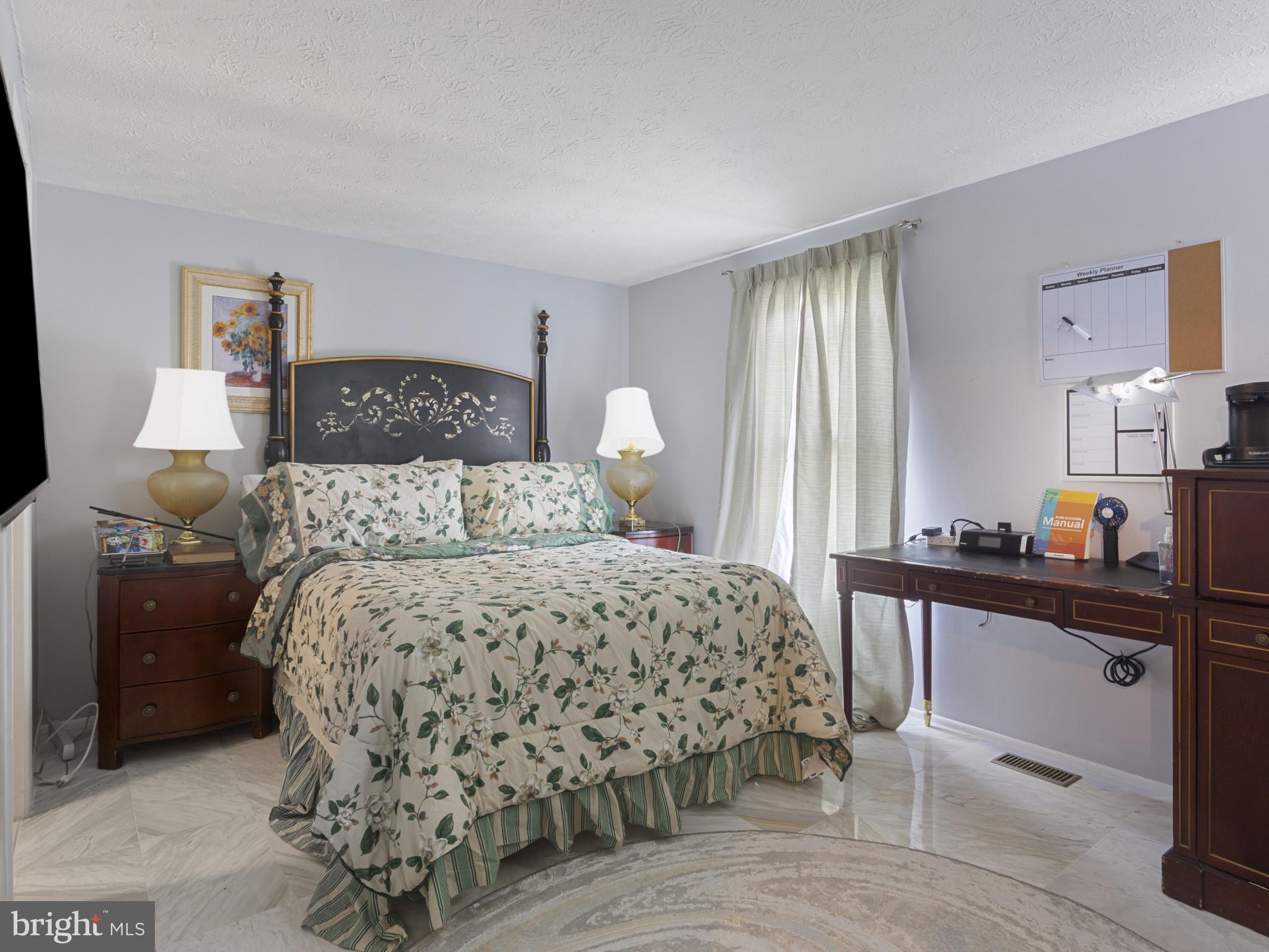 WESTPORT - Residential