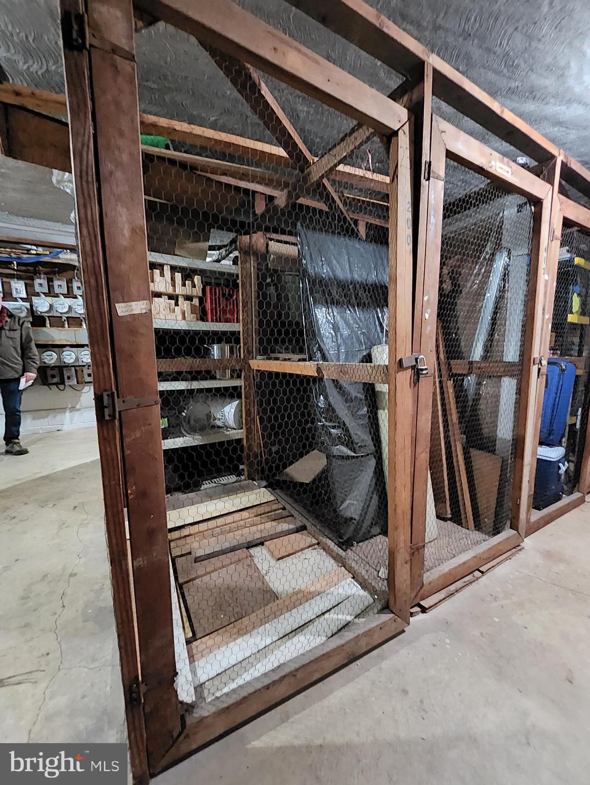 CLEVELAND HOUSE - Residential Lease