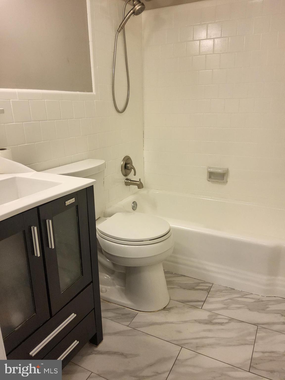 CLEVELAND HOUSE - Residential Lease