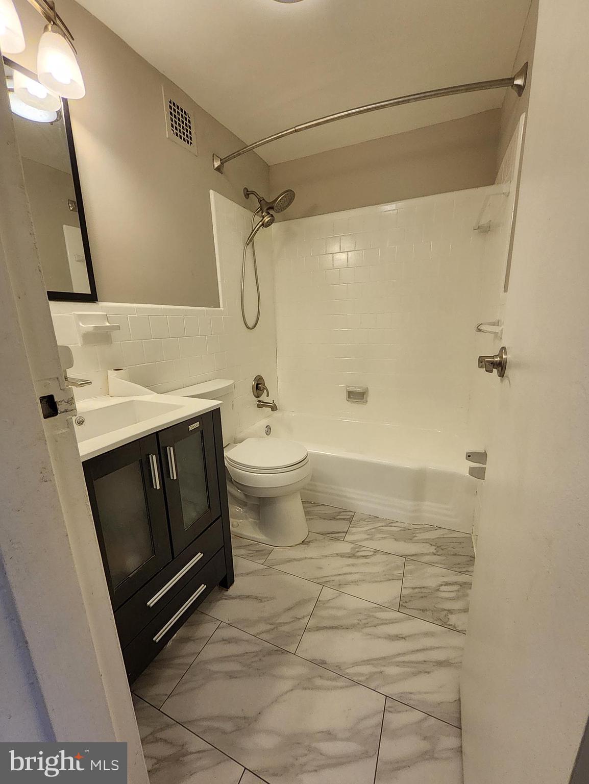 CLEVELAND HOUSE - Residential Lease