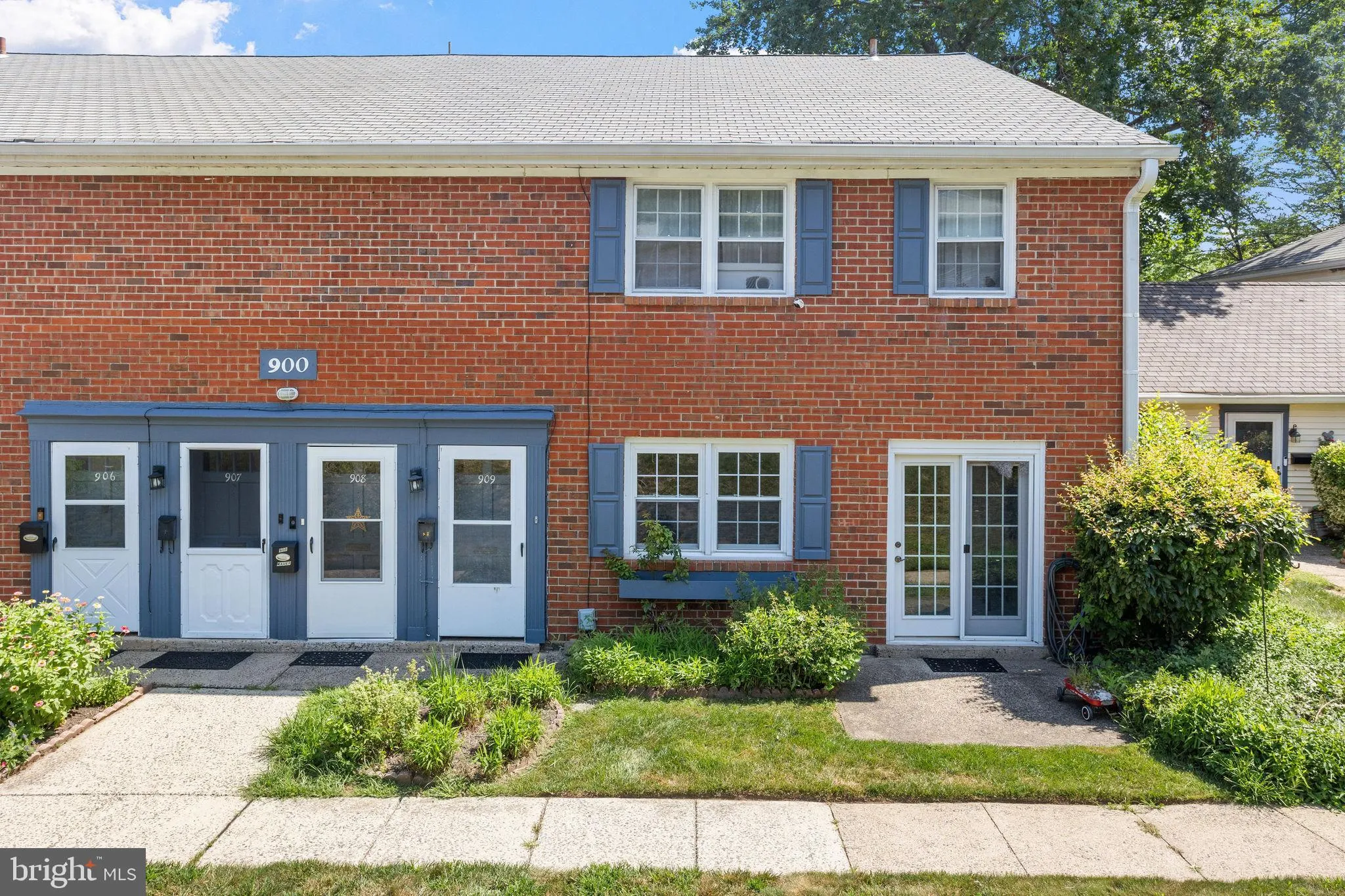 Yardley, Pennsylvania 19067, United States, 2 Bedrooms Bedrooms, ,2 BathroomsBathrooms,Residential,Pending,192762