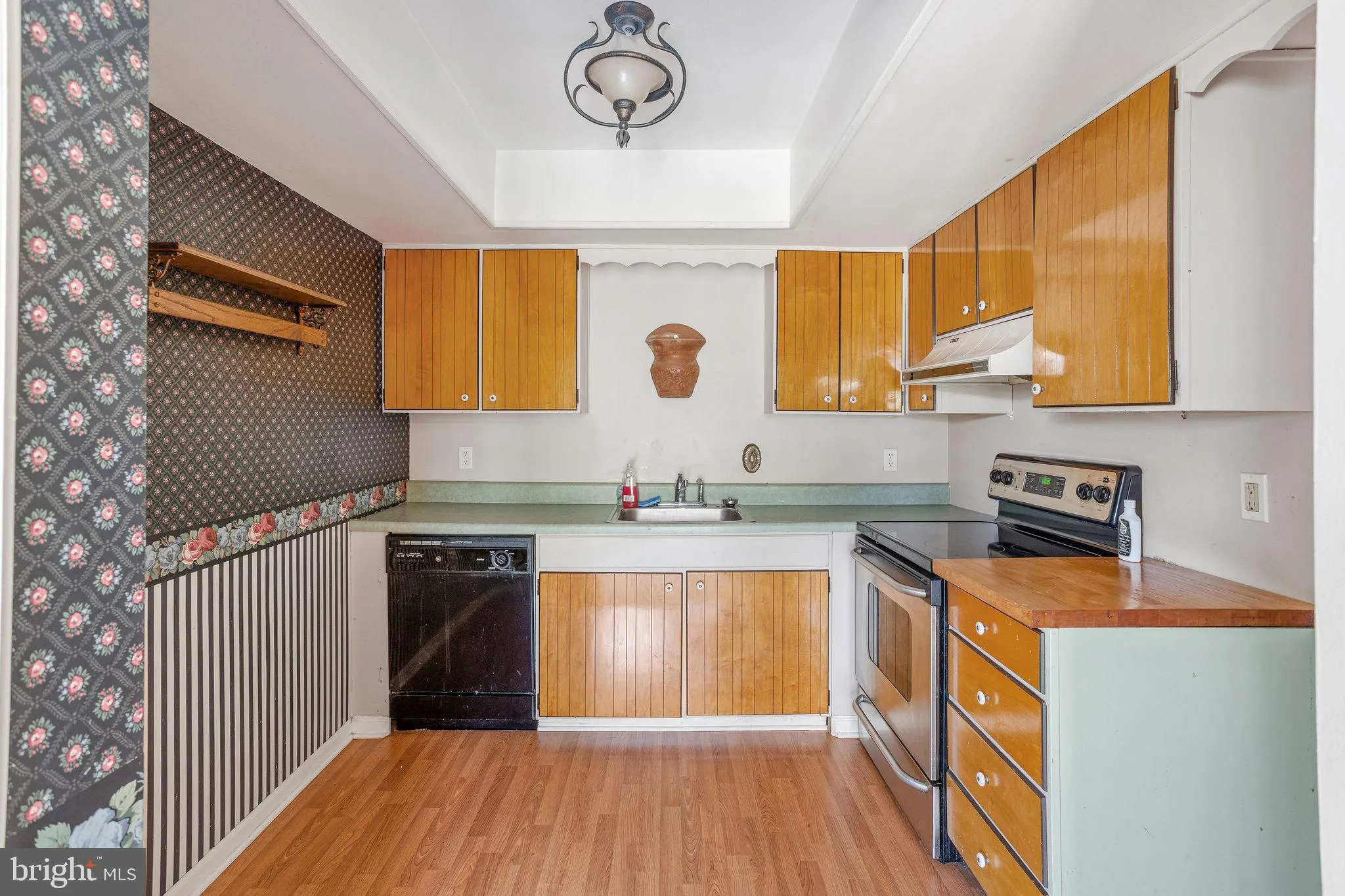 Yardley, Pennsylvania 19067, United States, 2 Bedrooms Bedrooms, ,2 BathroomsBathrooms,Residential,Pending,192762