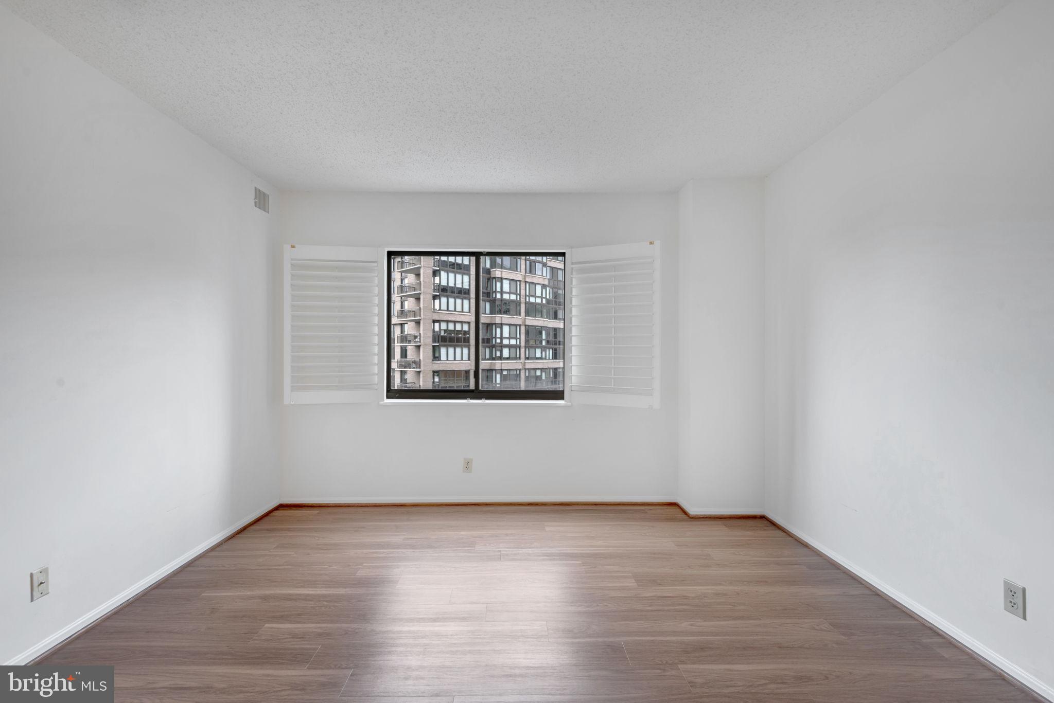 1600 N OAK STREET 1005