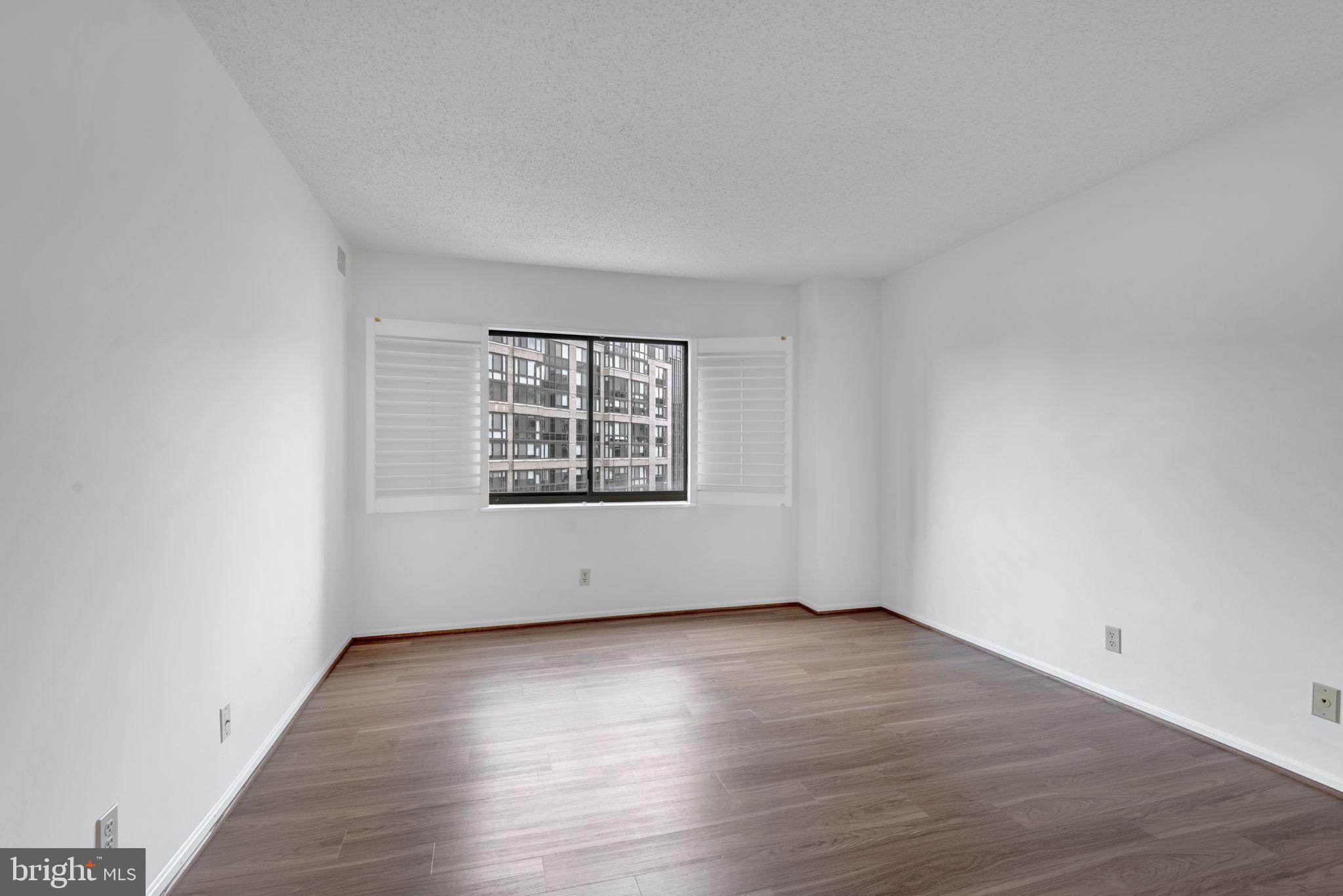 1600 N OAK STREET 1005