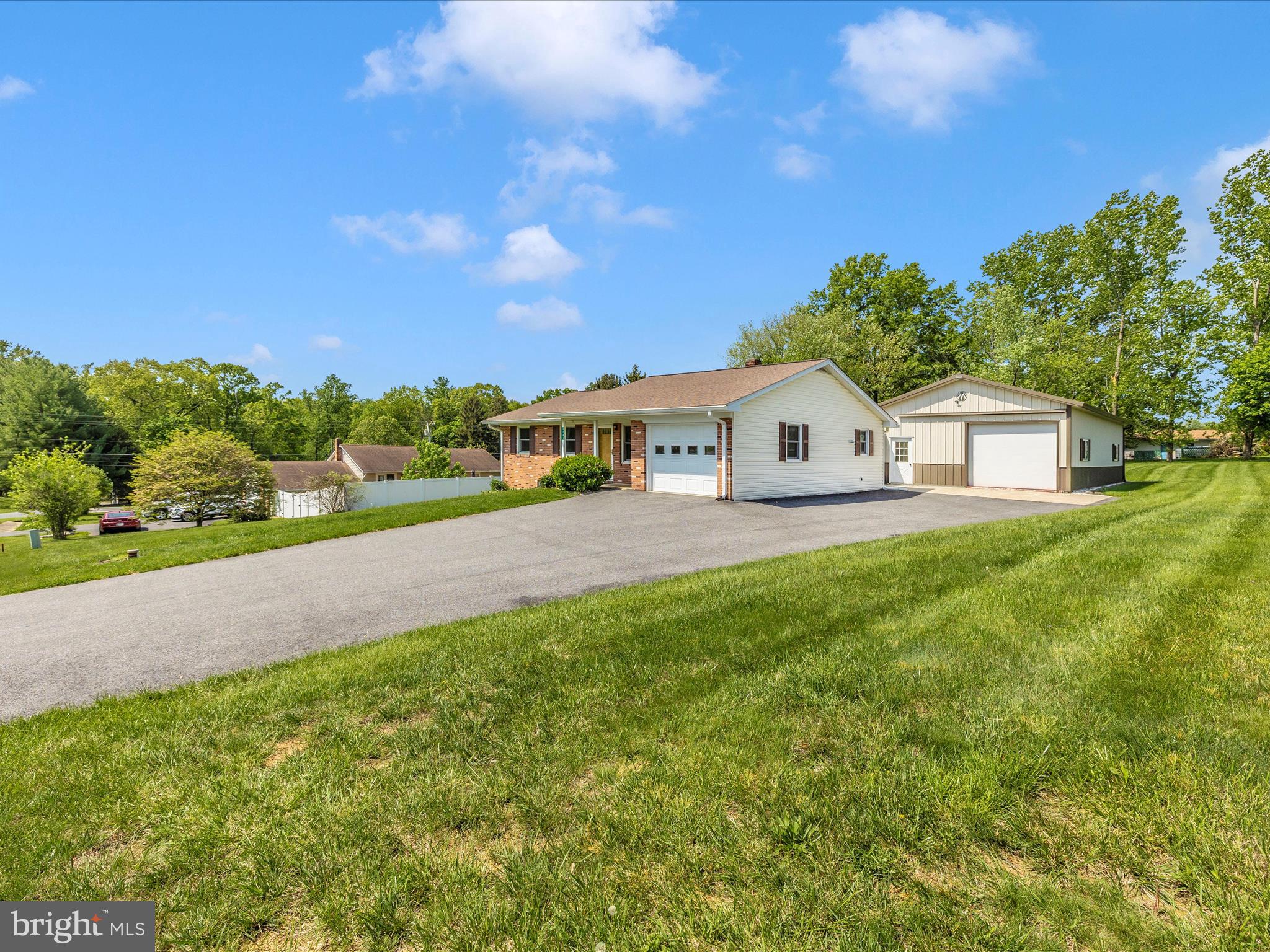 WISPERREN OAKS - Residential