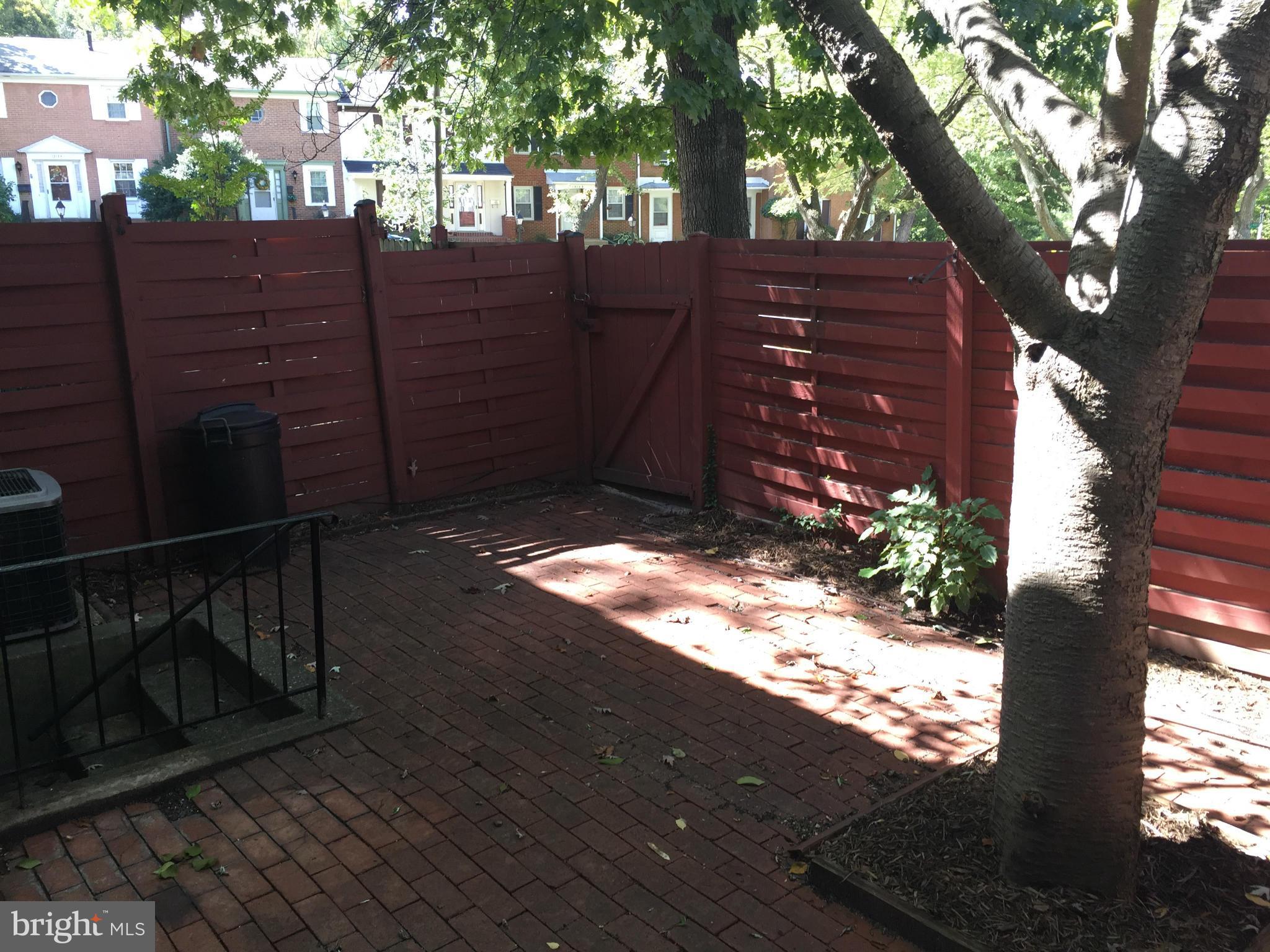 GREENWICH HILL - Residential