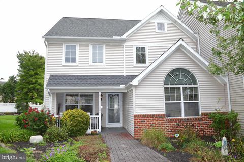 Photo of 1049 Kent Gdn, LITITZ, PA 17543 (MLS # PALA2077298)