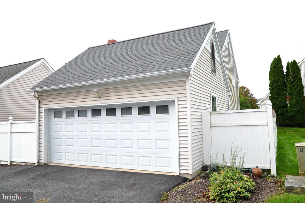 Photo of 1049 Kent Gdn, LITITZ, PA 17543 (MLS # PALA2077298)