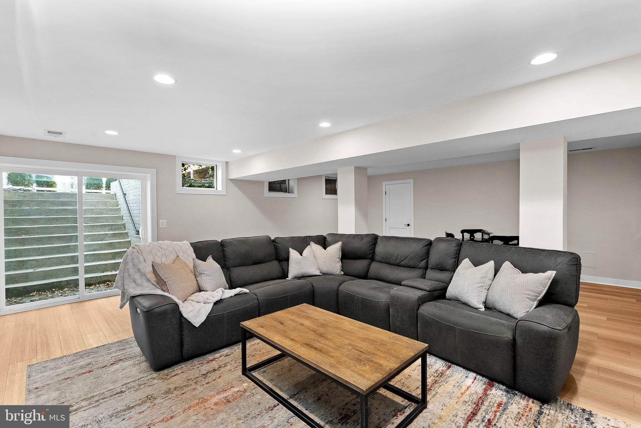 GREENWOOD COMMONS - Residential