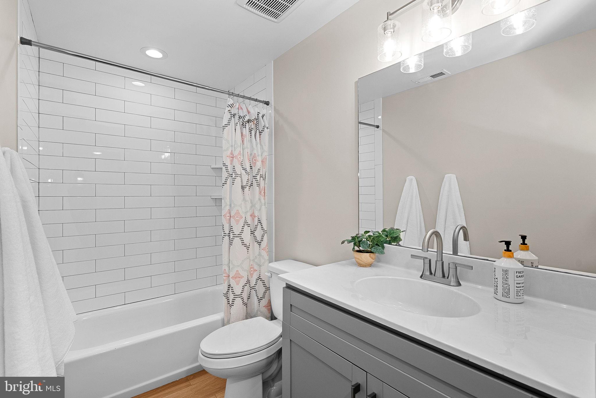 GREENWOOD COMMONS - Residential