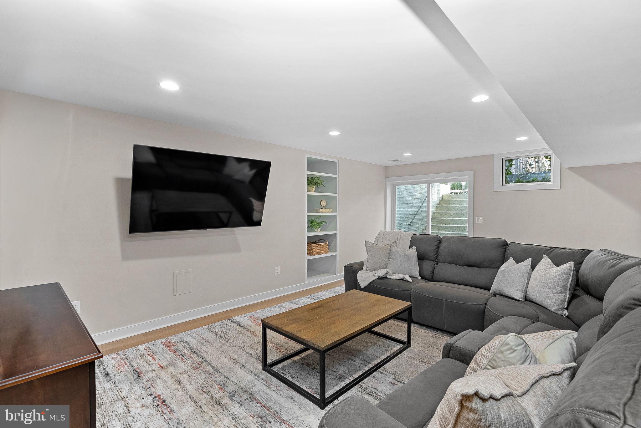 GREENWOOD COMMONS - Residential