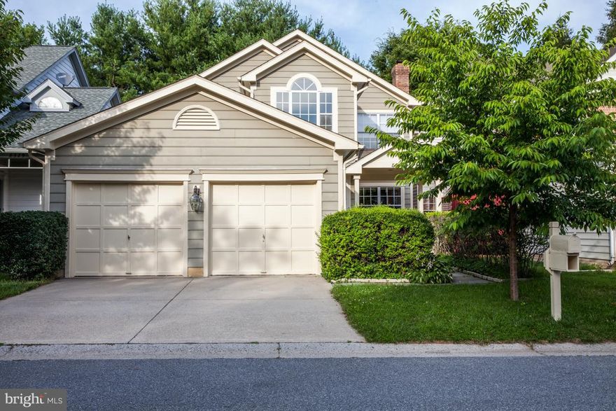 WELL maintained 3 BR, 3.5 BH, 3 level in pristine condition. Soaring vaulted ceilings, Gorgeous wood floors. All New SS appliances- Cooktop, Dish Washer, built-in double wall Oven, Refrigerator, Granite countertops. New carpets & pads. New paint thru out. Tons of windows & light flow. Low HOA fee cover community amenities. Deck & Fenced back yard back to trees. Great neighborhood Move in condition