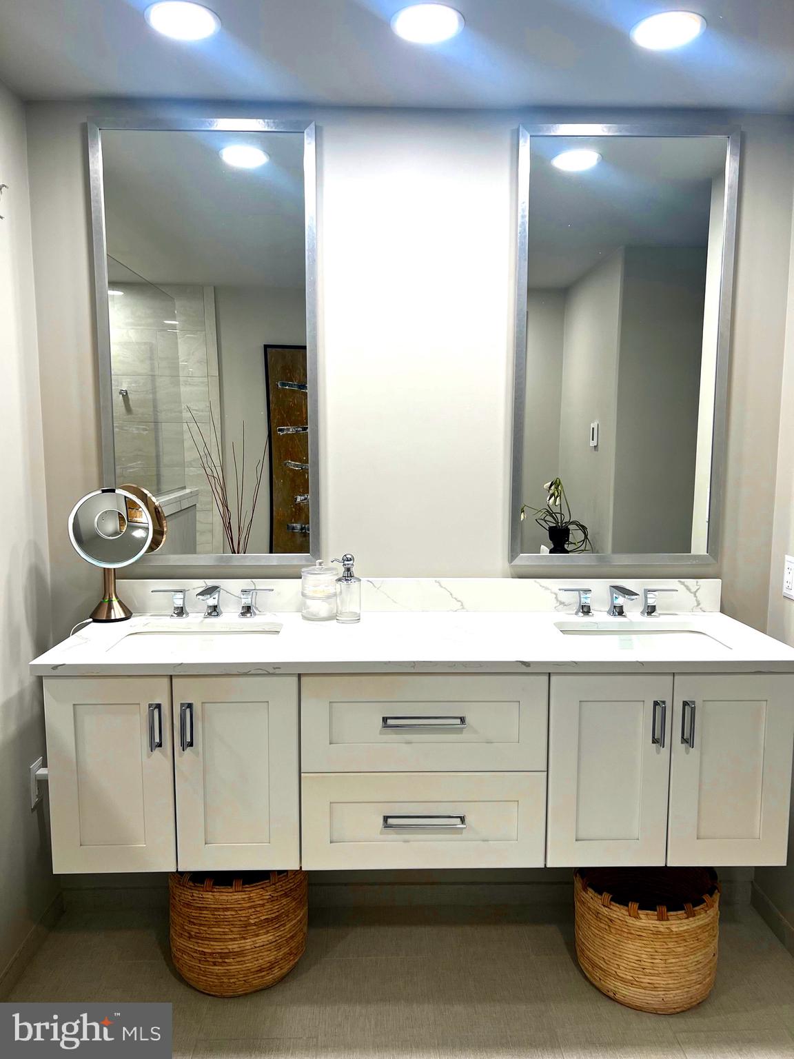 FOXCROFT OF BLUE B - Residential