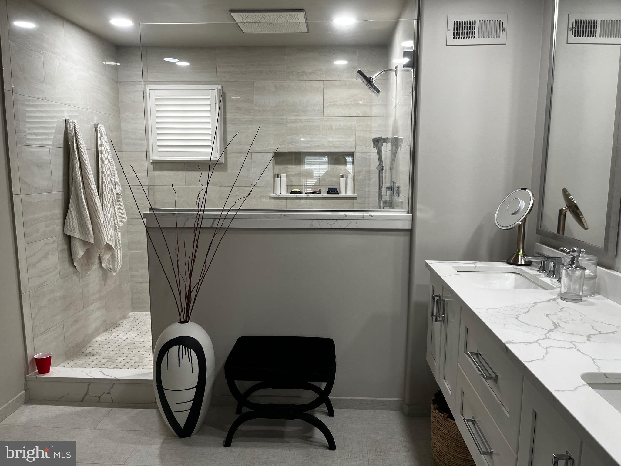 FOXCROFT OF BLUE B - Residential