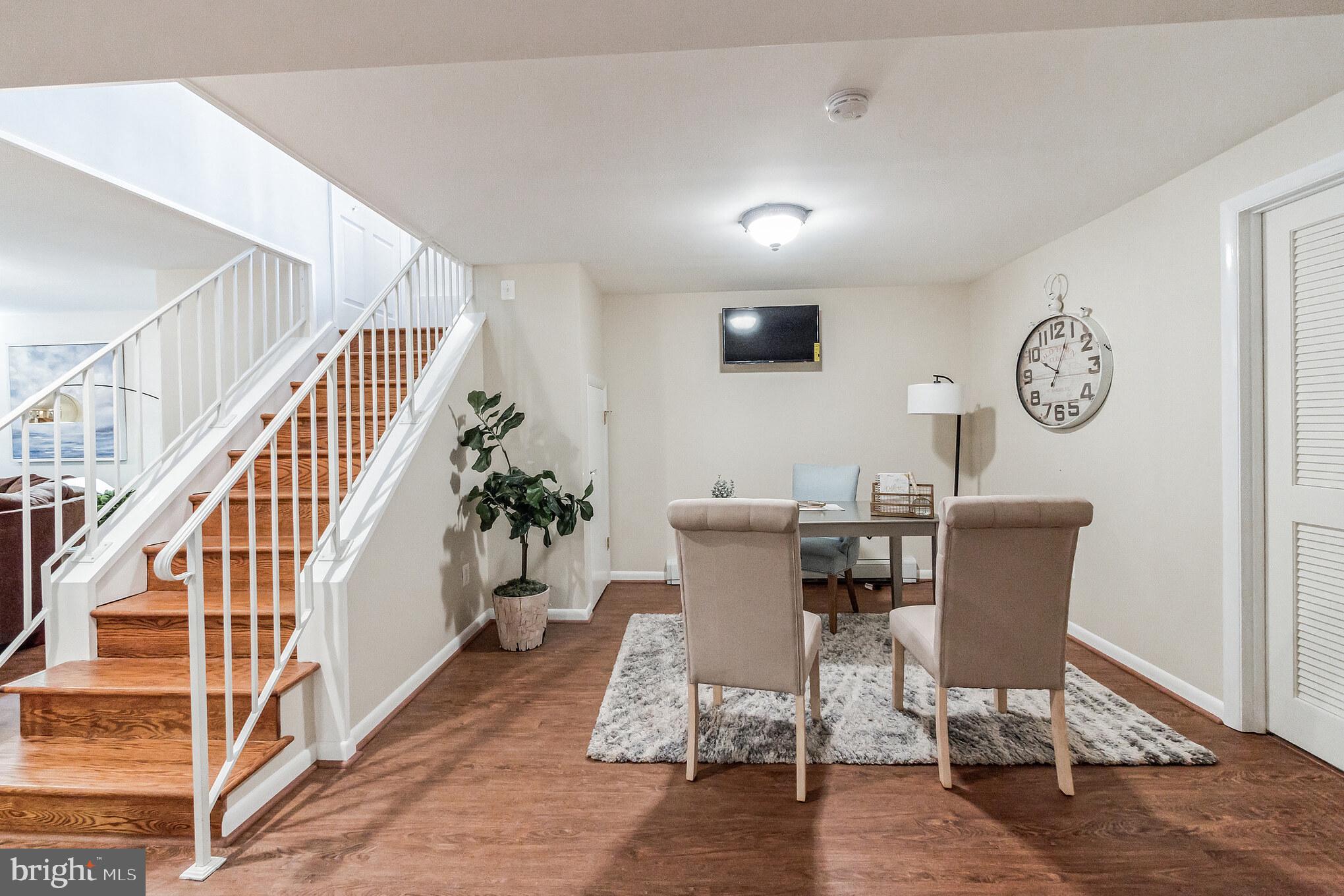 WILLIAMSBURG VILLAGE - Residential