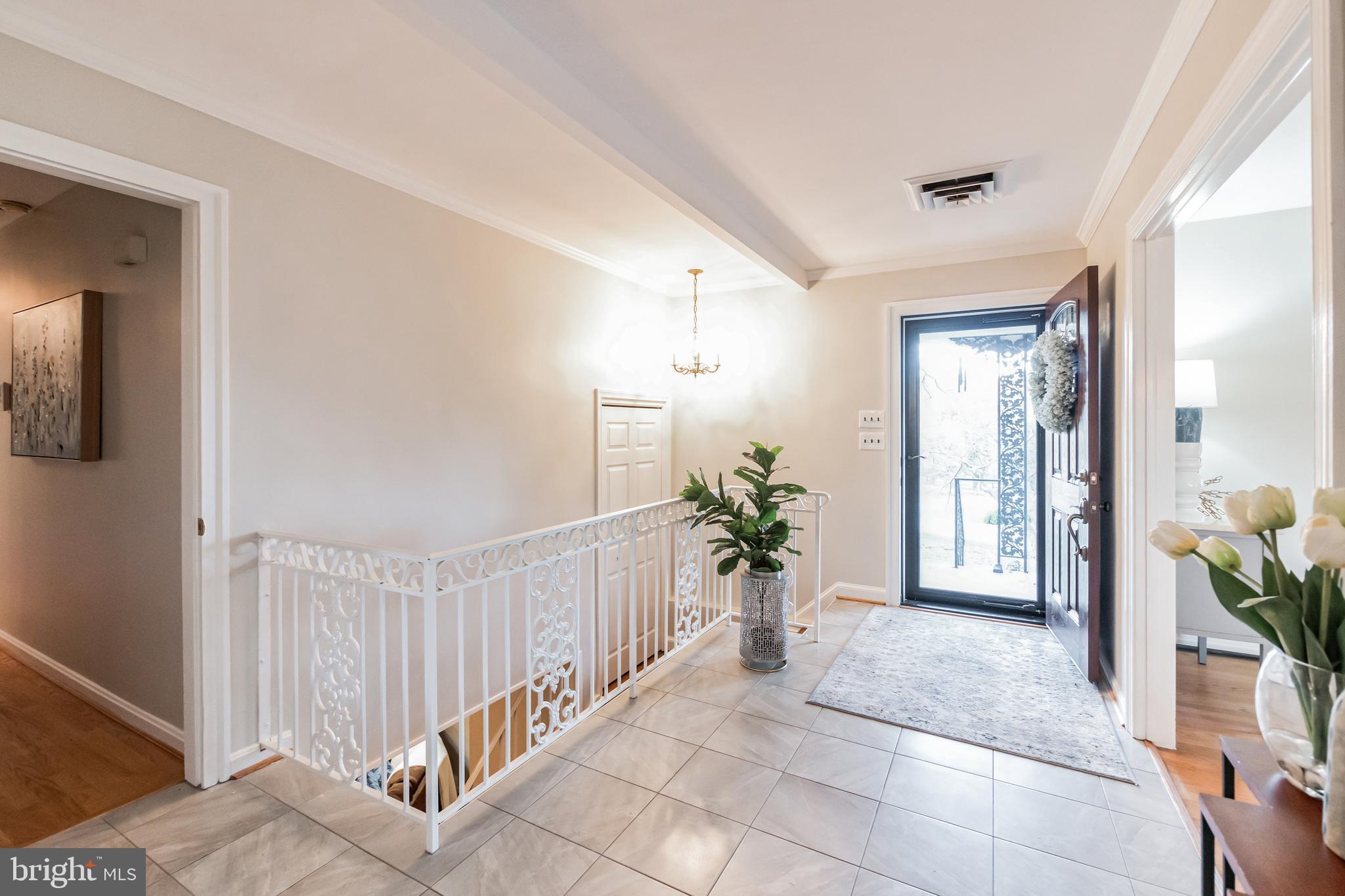 WILLIAMSBURG VILLAGE - Residential