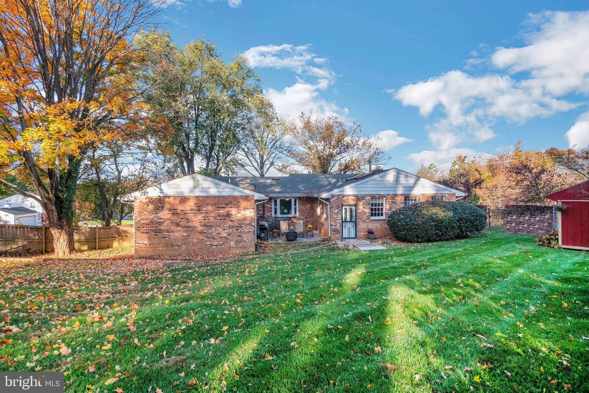 WILLIAMSBURG VILLAGE - Residential