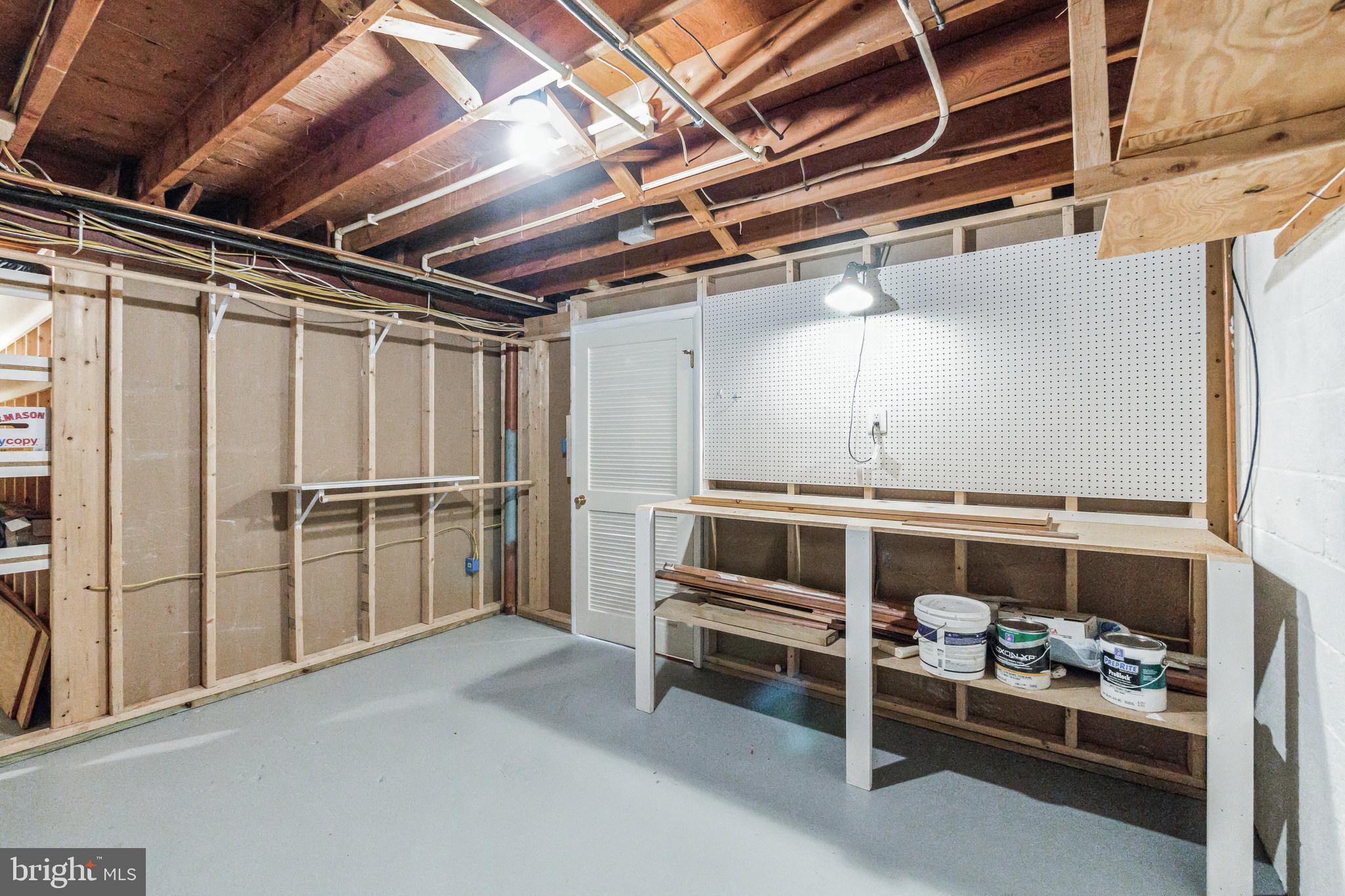 WILLIAMSBURG VILLAGE - Residential