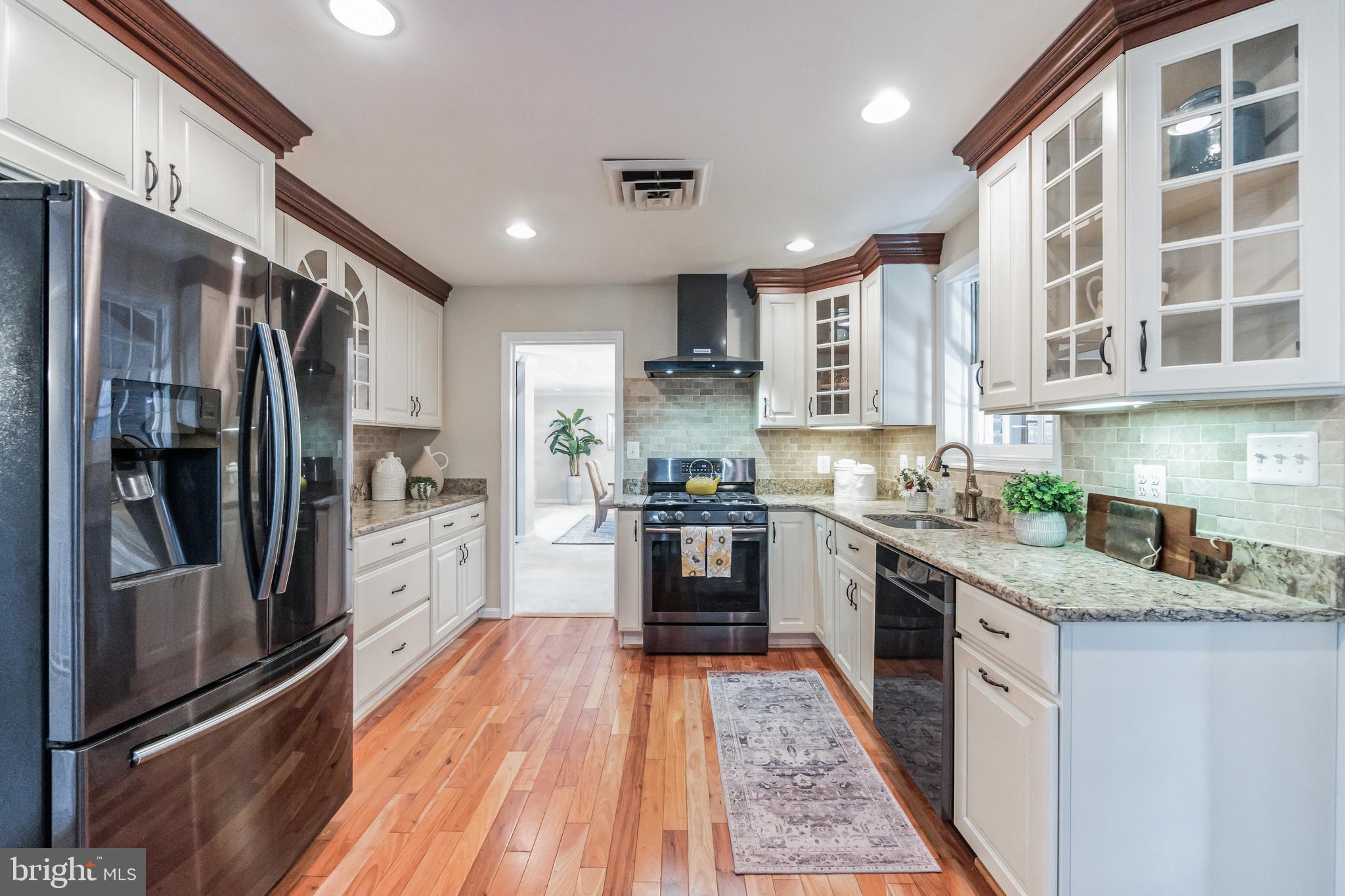 WILLIAMSBURG VILLAGE - Residential