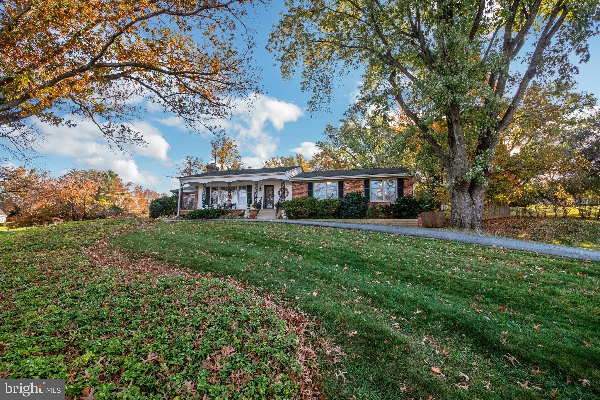 WILLIAMSBURG VILLAGE - Residential