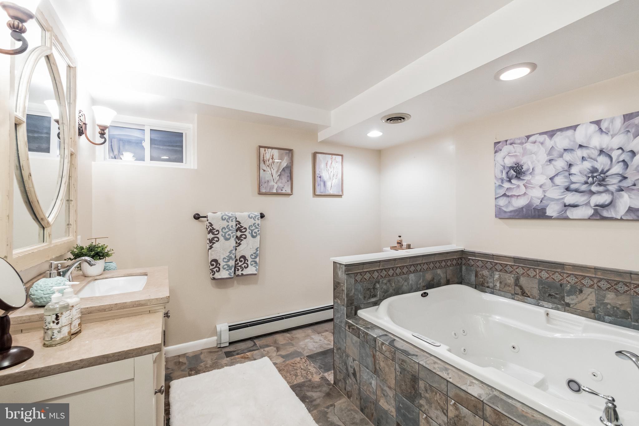 WILLIAMSBURG VILLAGE - Residential