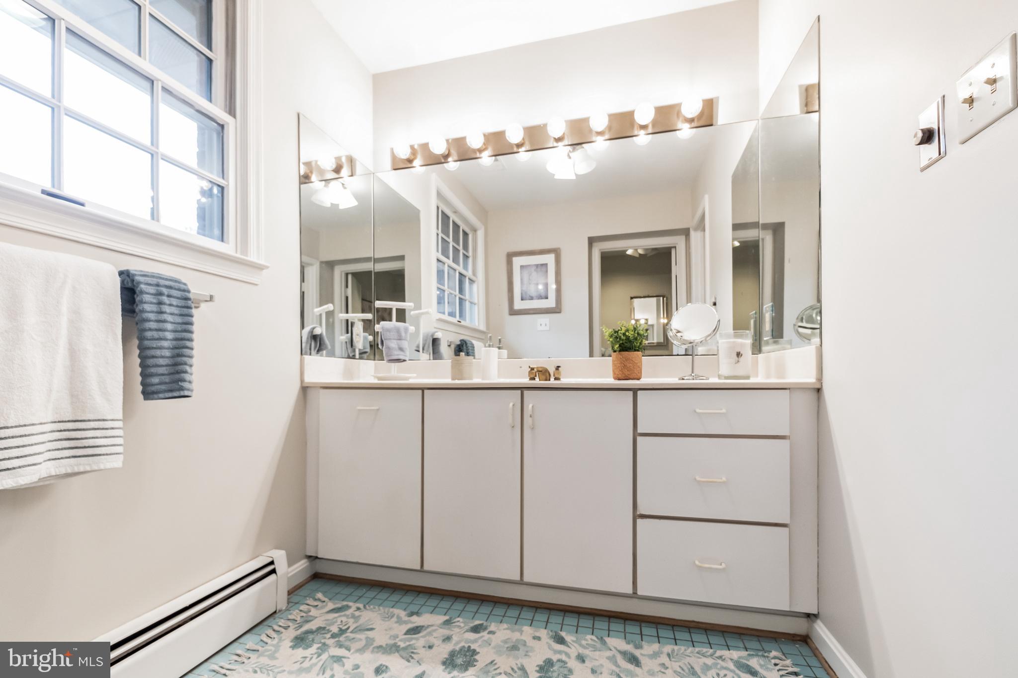 WILLIAMSBURG VILLAGE - Residential