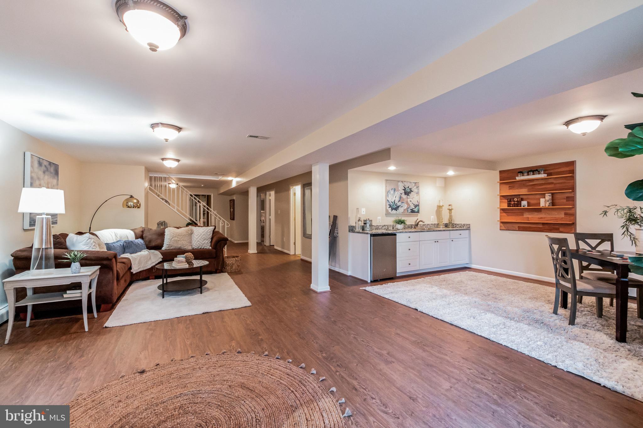 WILLIAMSBURG VILLAGE - Residential