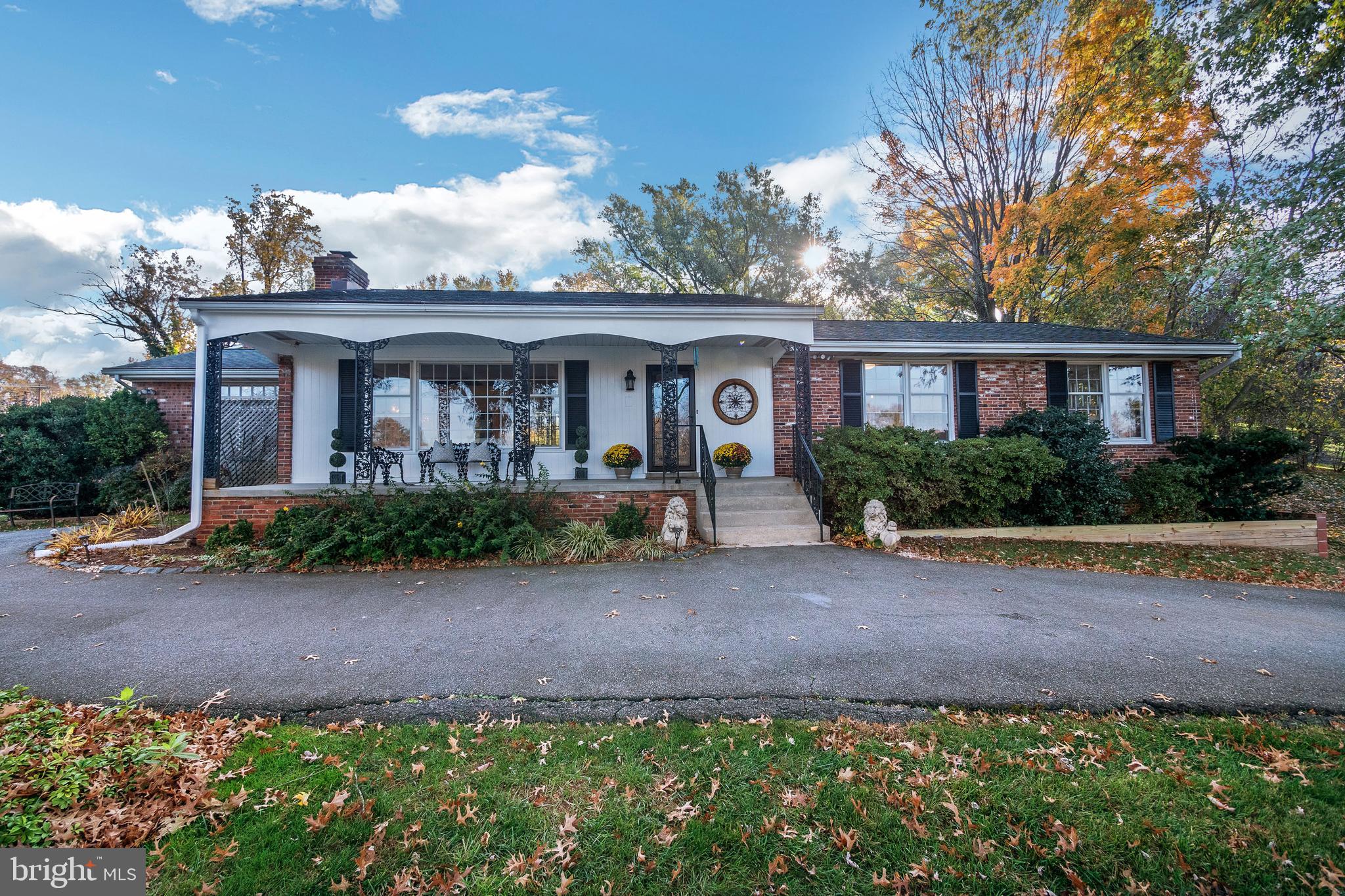 WILLIAMSBURG VILLAGE - Residential