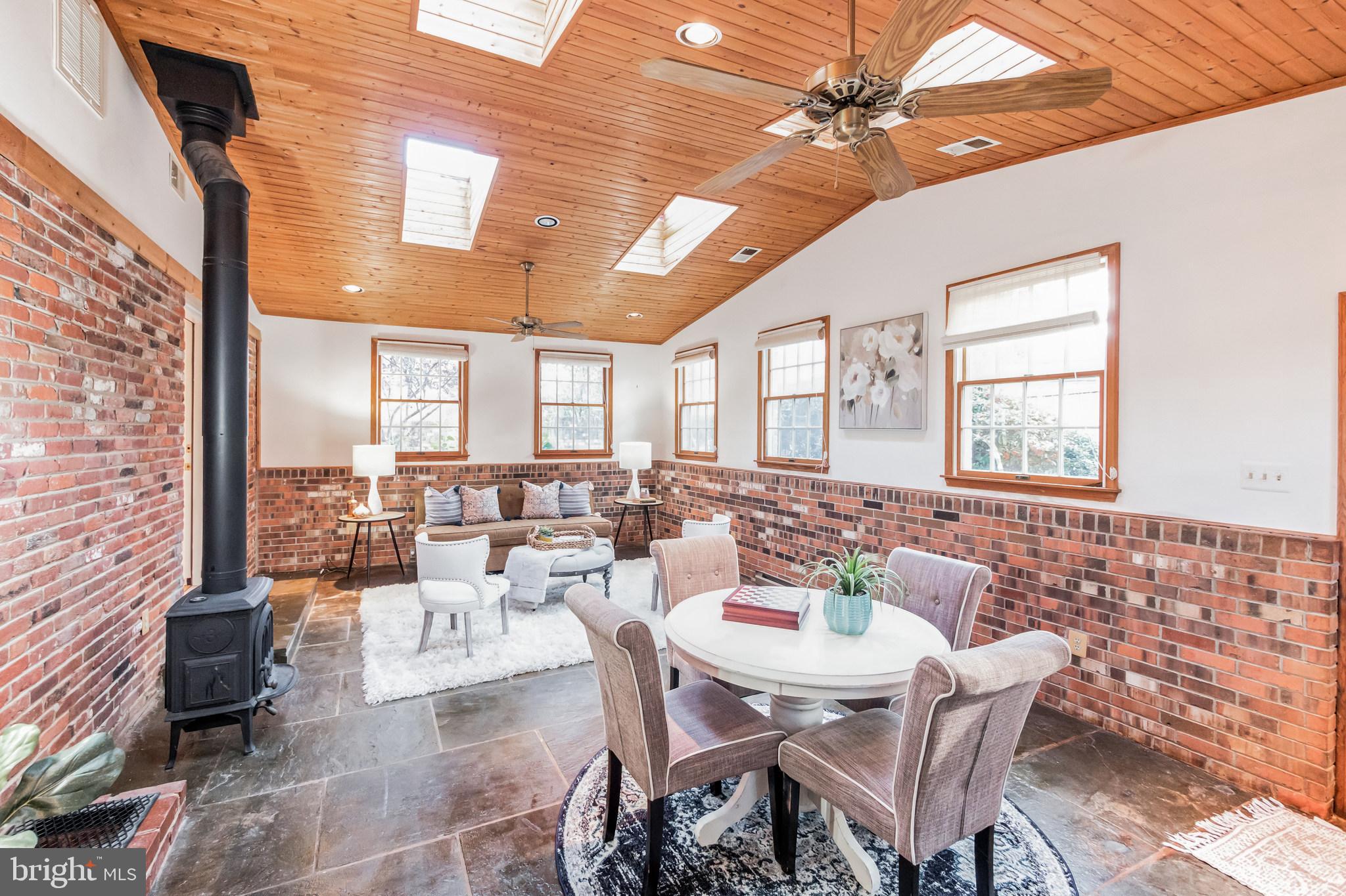 WILLIAMSBURG VILLAGE - Residential