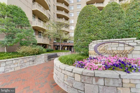 7111 Woodmont Avenue Unit 608, Bethesda, MD MLS: MDMC2202636