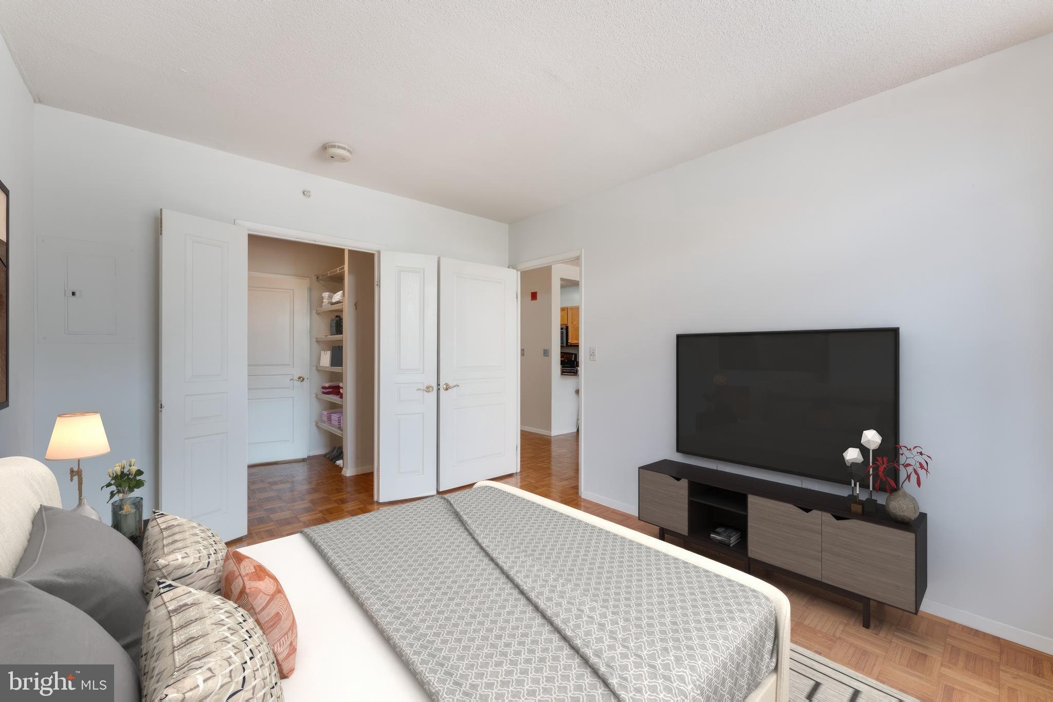 CRESCENT PLAZA - Residential