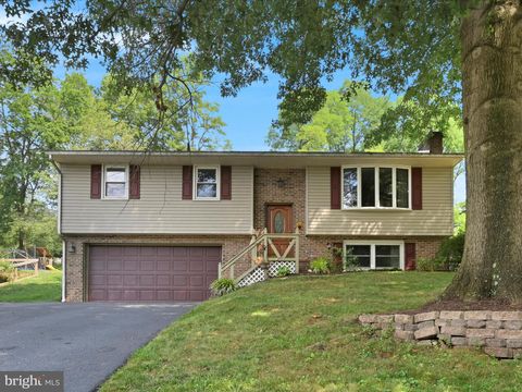 Photo of 86 E Church Street, STEVENS, PA 17578 (MLS # PALA2074910)