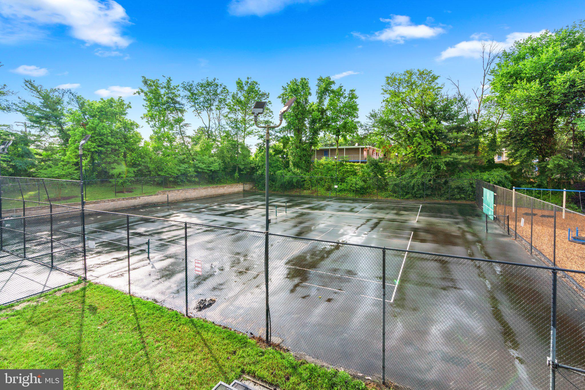 SEVEN OAKS - Residential