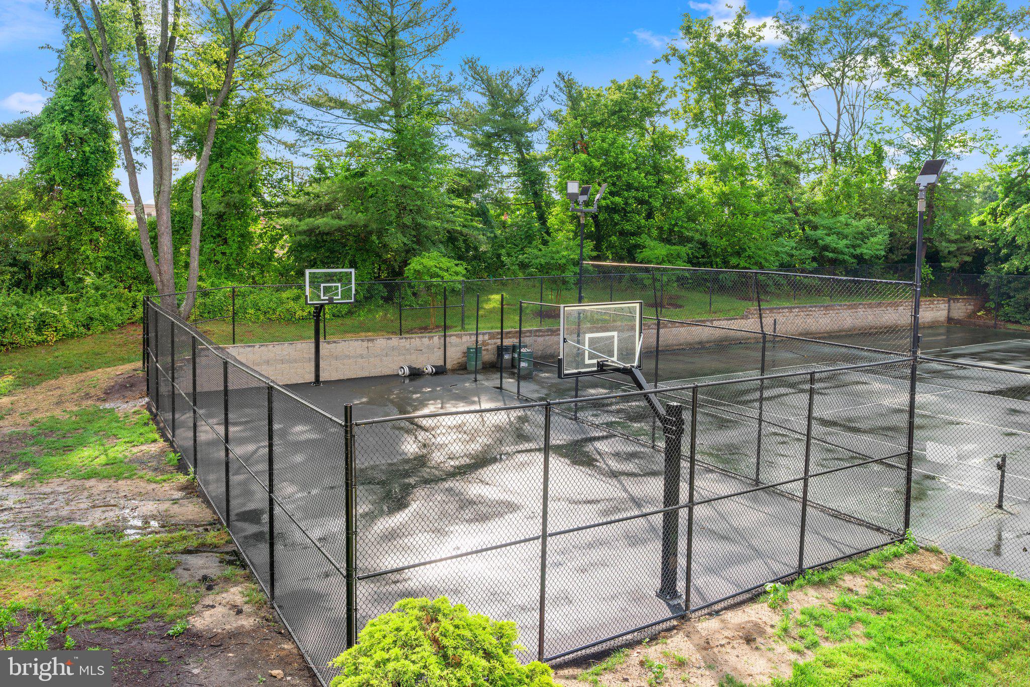 SEVEN OAKS - Residential