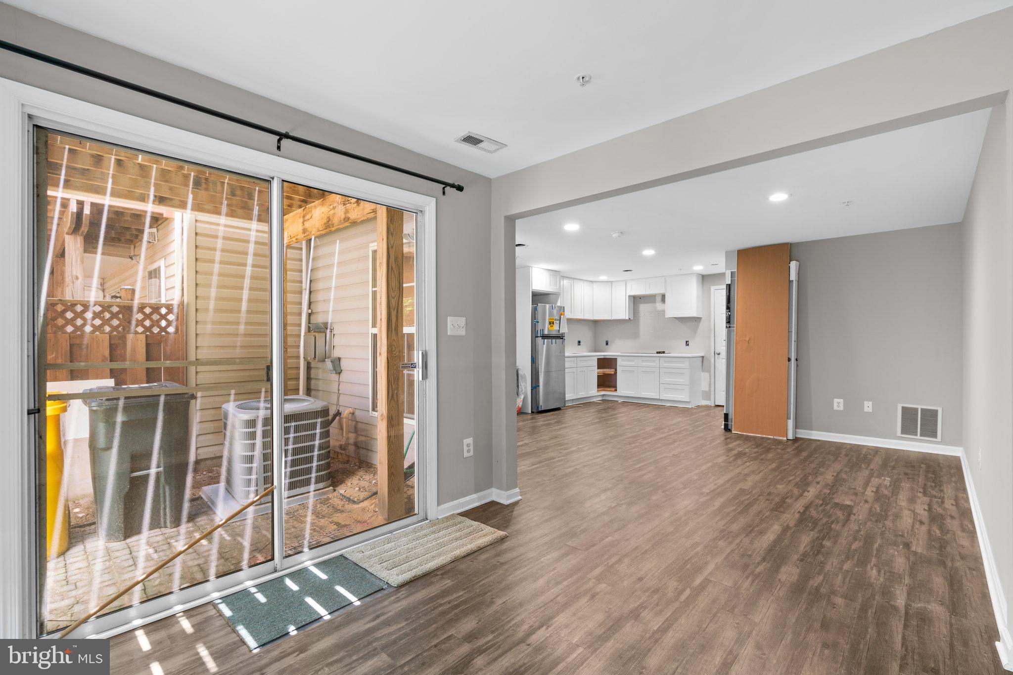 SEVEN OAKS - Residential