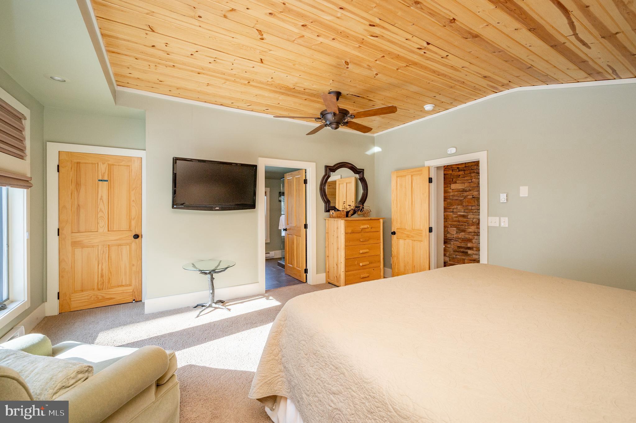 EDGEWATER - Residential