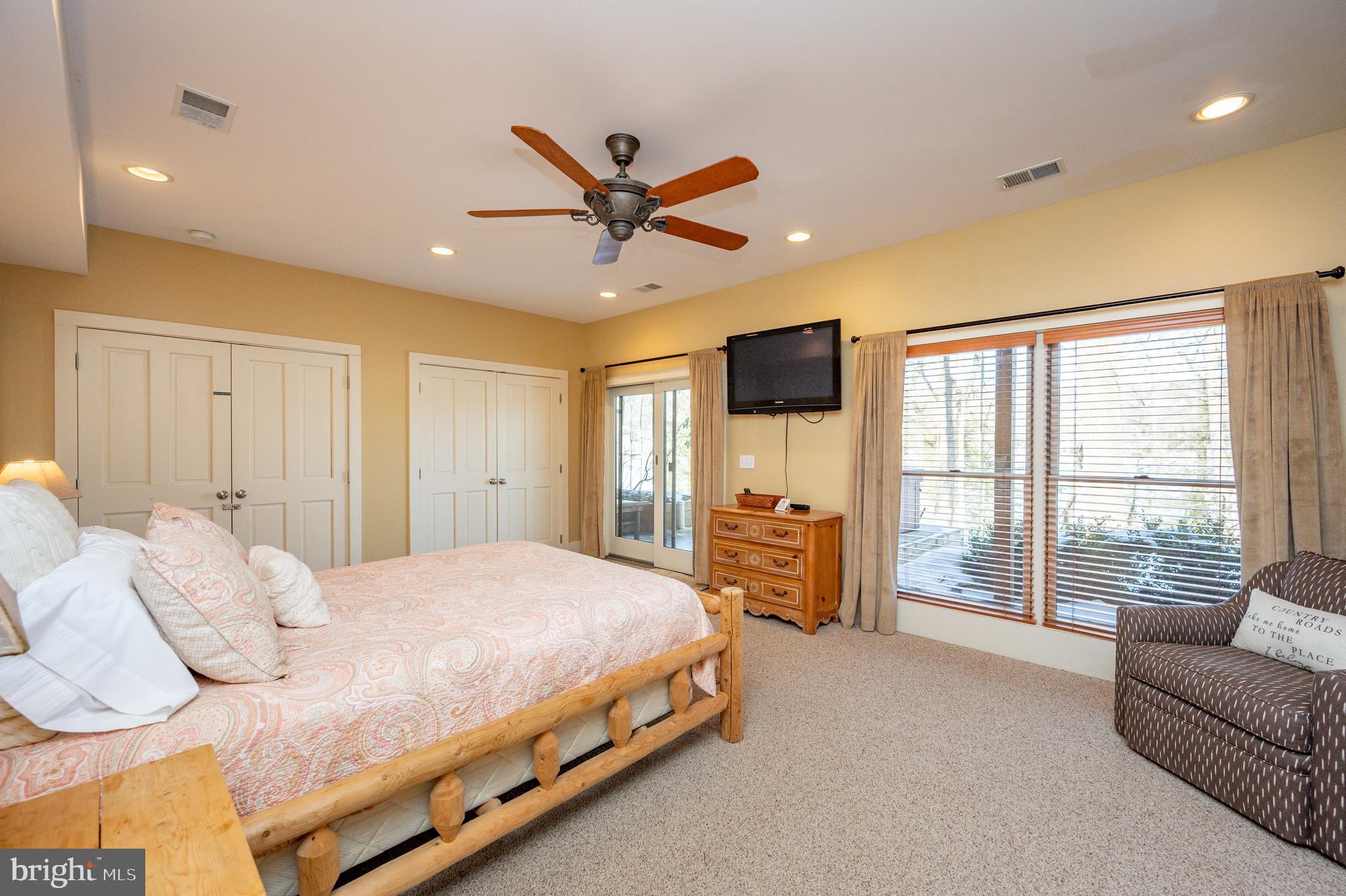 EDGEWATER - Residential