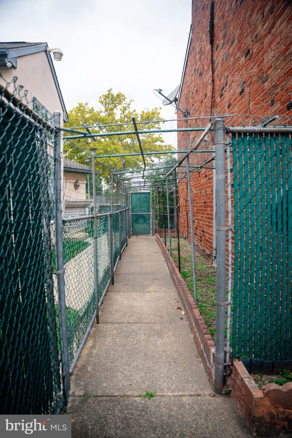 PHILADELPHIA (SOUTHWEST) - Residential