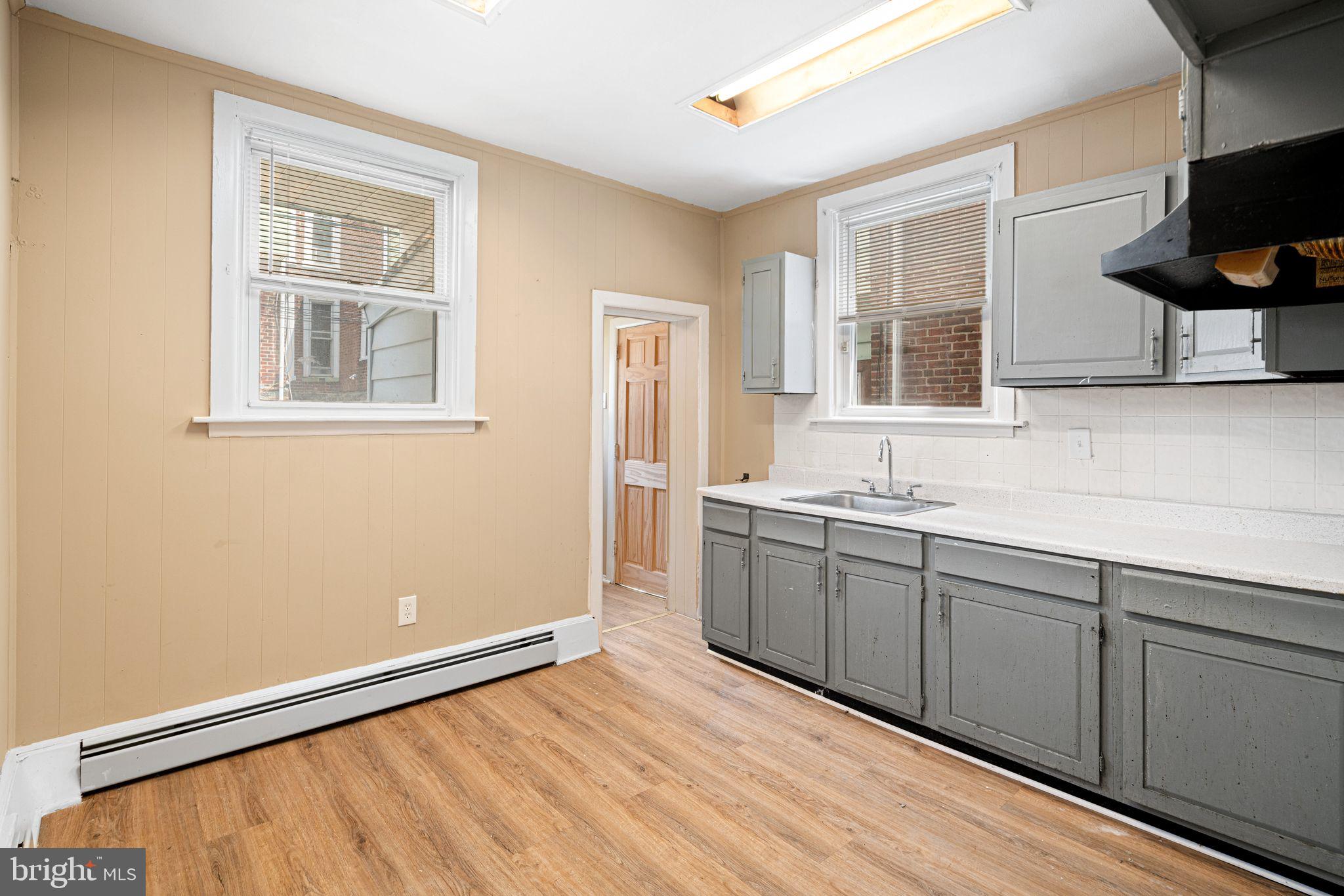 253 W SPENCER AVENUE