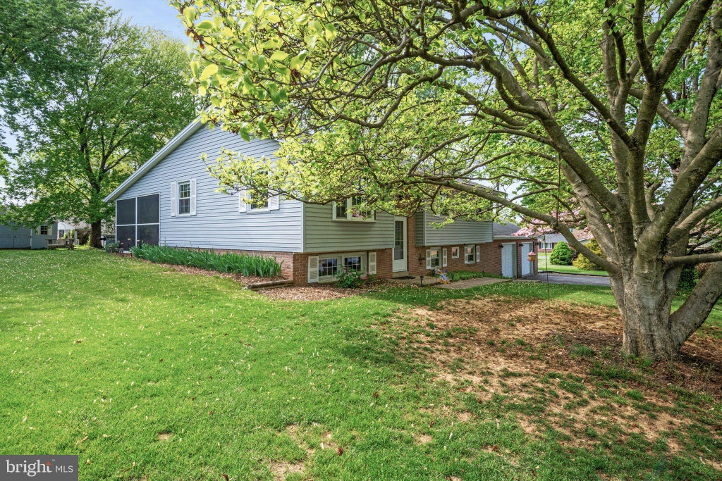 Photo of 26 S Farmersville Road, LEOLA, PA 17540 (MLS # PALA2089748)