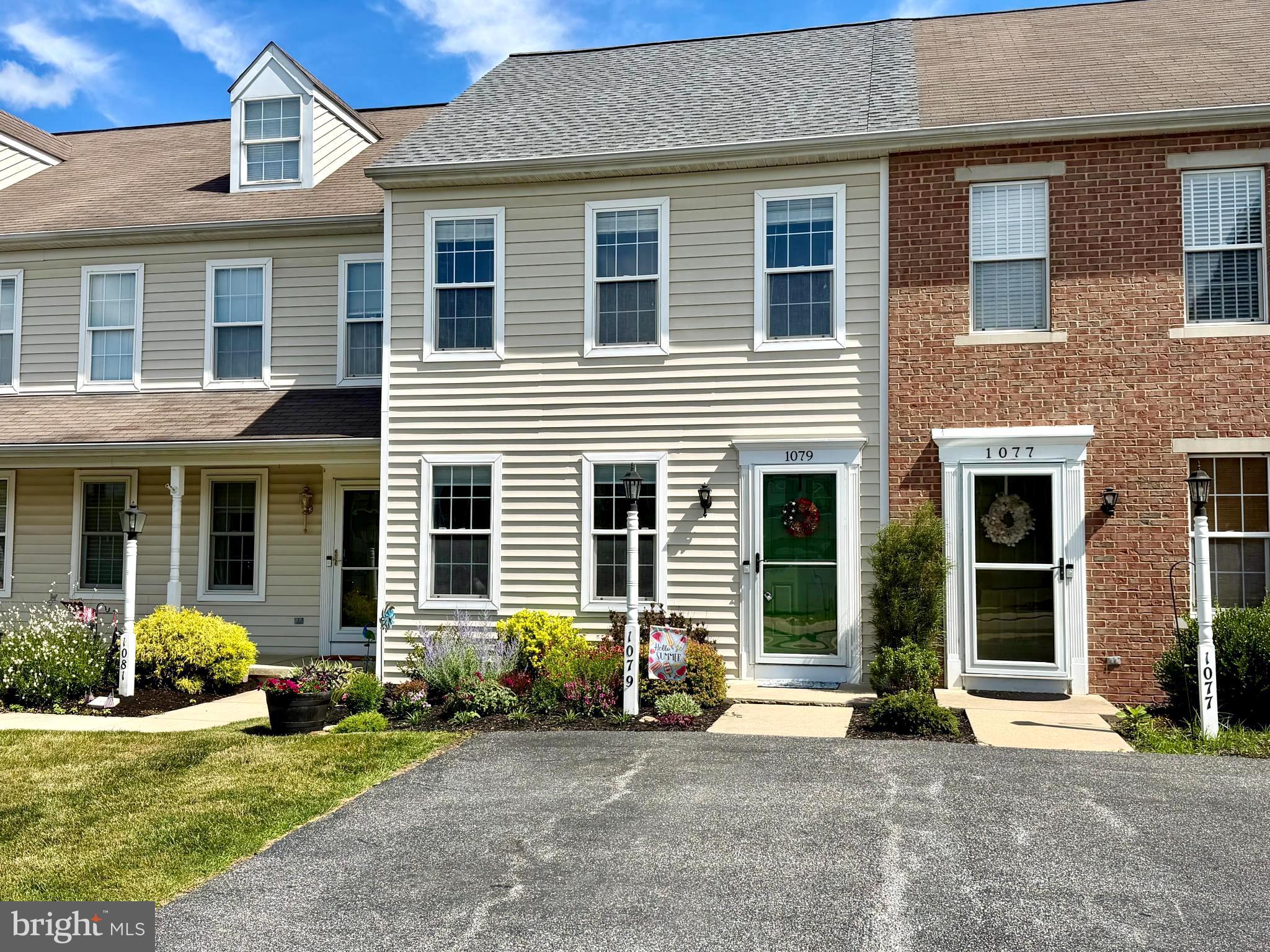 1079 HEARTHRIDGE LANE