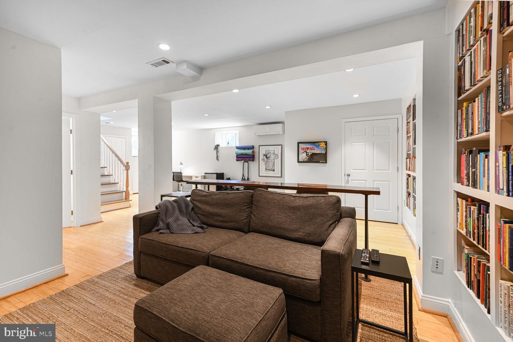 CHEVY CHASE - Residential