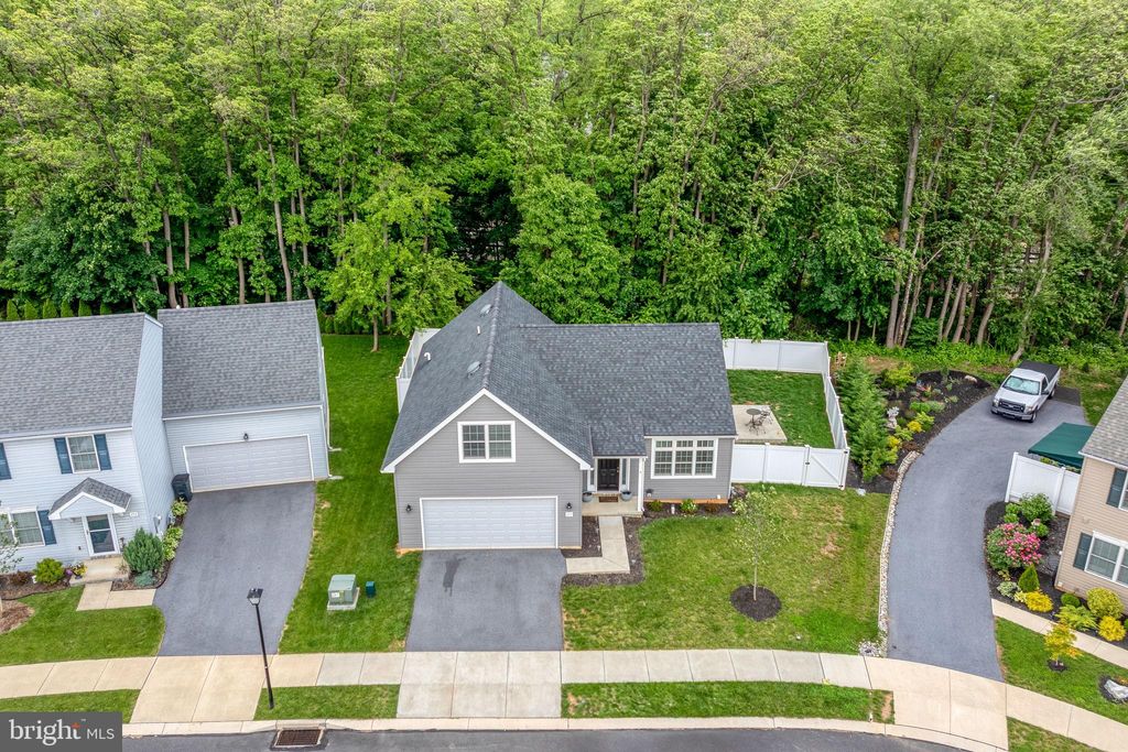 Photo of 257 Ersa Drive, ELIZABETHTOWN, PA 17022 (MLS # PALA2070938)