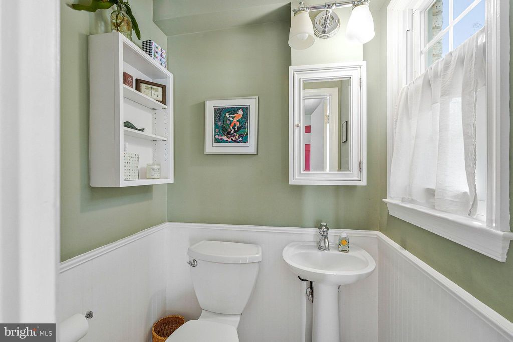 Photo of 229 Commons Drive NW, VIENNA, VA 22180 (MLS # VAFX2298040)