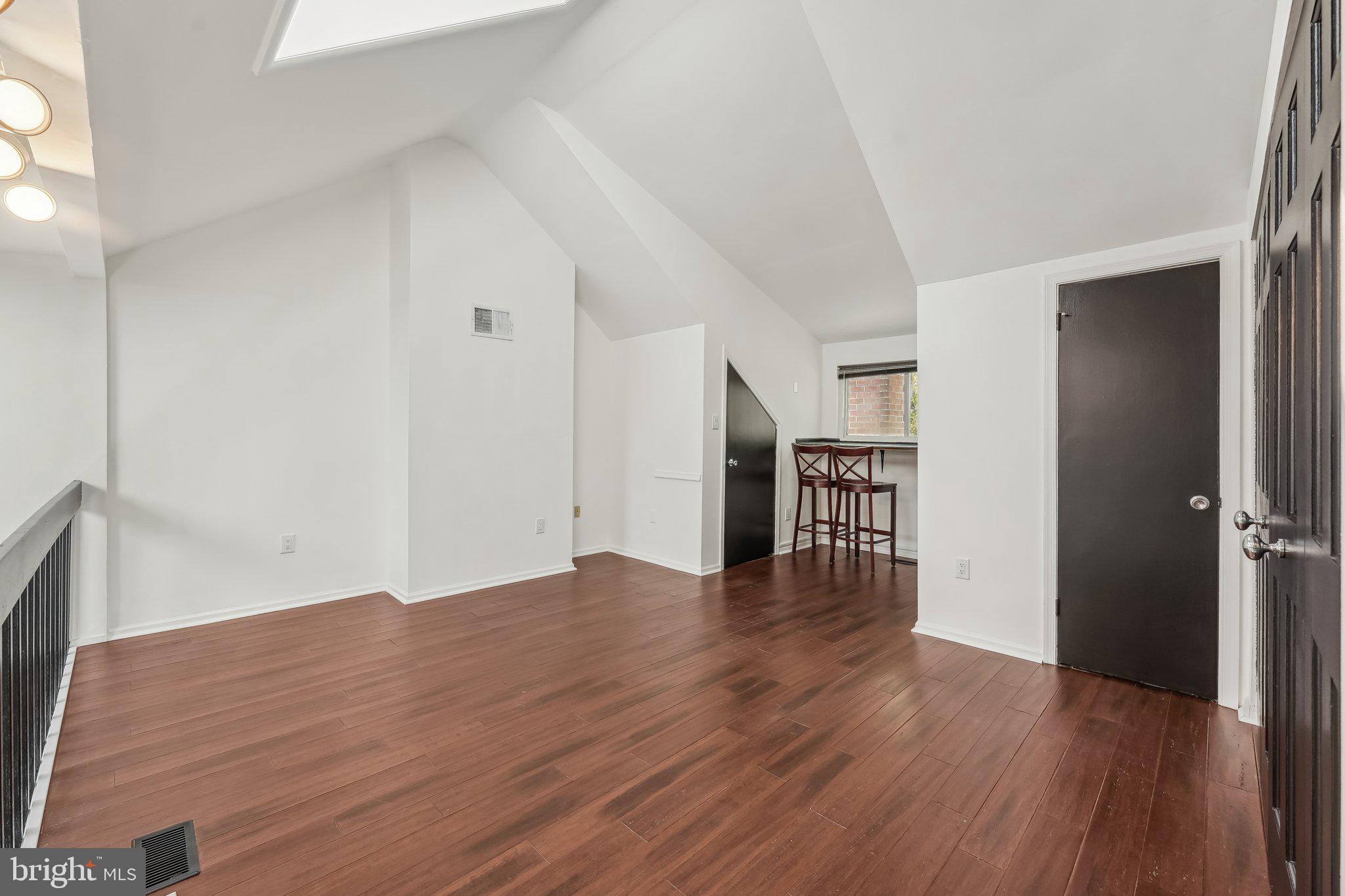 EAST FALLS - Residential