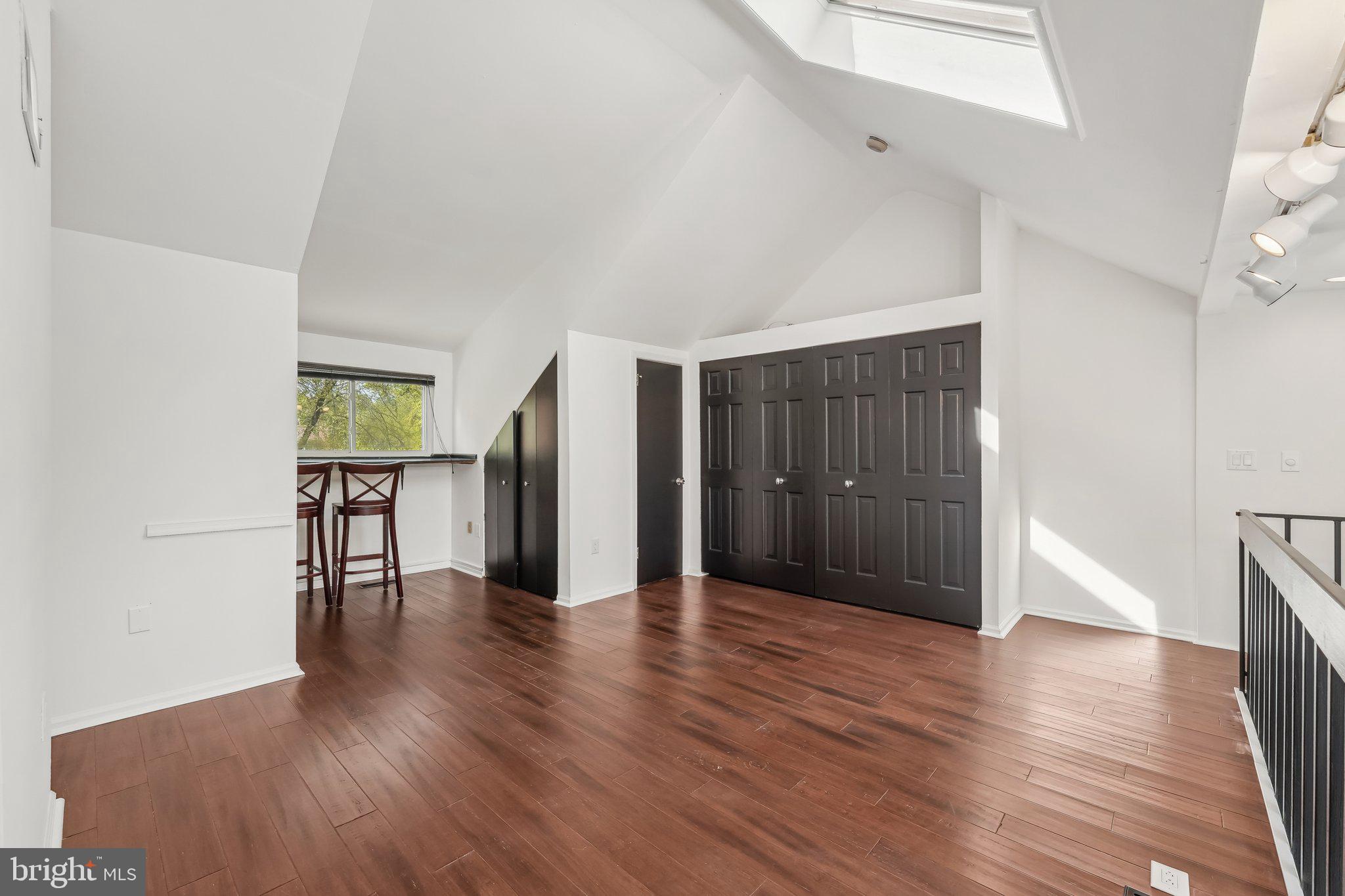 EAST FALLS - Residential