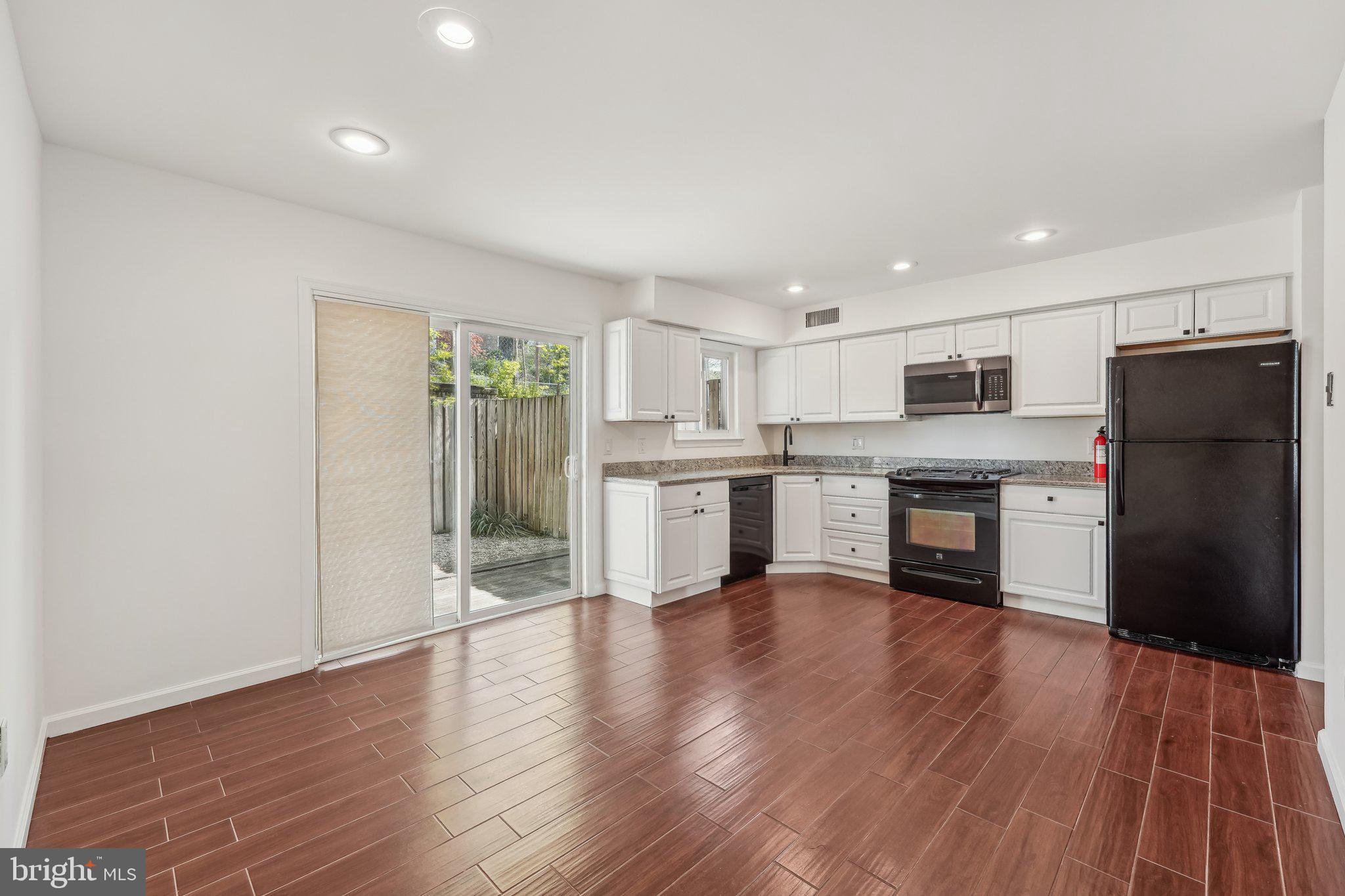 EAST FALLS - Residential