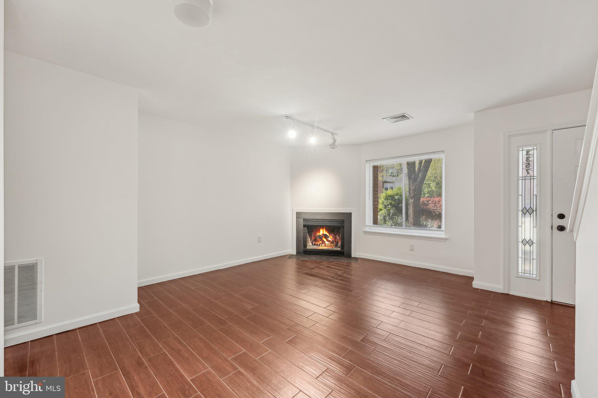 EAST FALLS - Residential