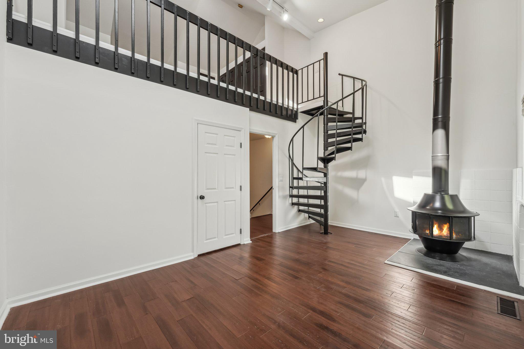 EAST FALLS - Residential